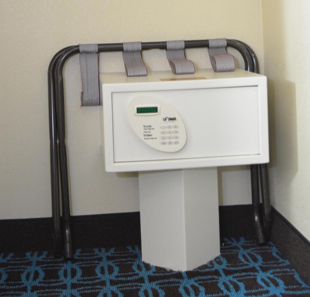 Queen Suite - Non-Smoking interior